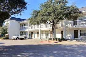 Studio 6 Austin Midtown