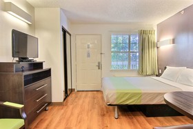 Studio 6 Austin Northwest