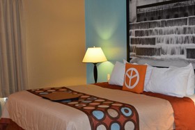 Super 8 by Wyndham Austin/Airport South