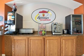 Super 8 by Wyndham Austin/Airport South