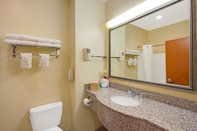 Super 8 by Wyndham Austin/Airport North