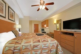 Super 8 by Wyndham Austin/Airport North