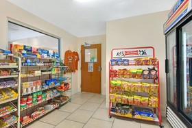 Super 8 by Wyndham Austin/Airport North