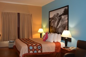 Super 8 by Wyndham Austin/Airport South