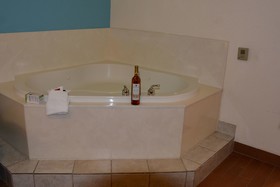 Super 8 by Wyndham Austin/Airport South