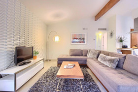 Travis Heights Modern 1