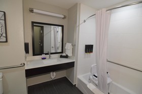 Best Western Plus Bay City Inn & Suites