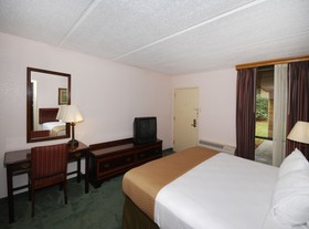 Days Inn by Wyndham Bay City