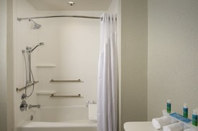 Holiday Inn Express & Suites Bay City
