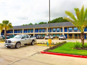 Americas Best Value Inn and Suites Mont Belvieu