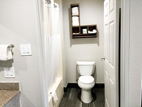 Americas Best Value Inn and Suites Mont Belvieu