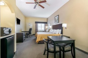 Days Inn by Wyndham Baytown East