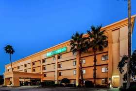 La Quinta Inn & Suites by Wyndham Houston Baytown East