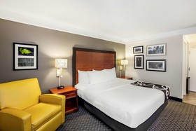 La Quinta Inn & Suites by Wyndham Houston Baytown East