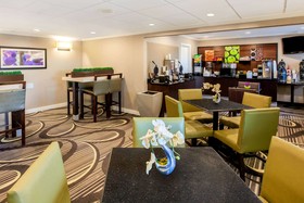 La Quinta Inn & Suites by Wyndham Houston Baytown East