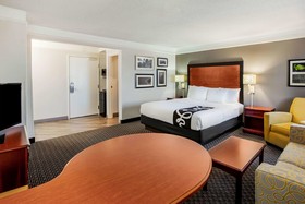 La Quinta Inn & Suites by Wyndham Houston Baytown East