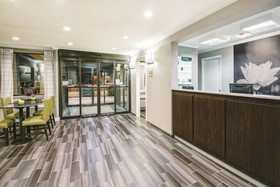La Quinta Inn & Suites by Wyndham Houston Baytown East
