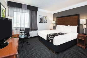 La Quinta Inn & Suites by Wyndham Houston Baytown East