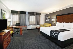 La Quinta Inn & Suites by Wyndham Houston Baytown East
