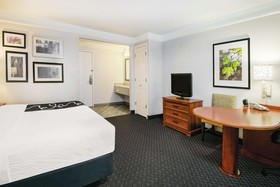 La Quinta Inn & Suites by Wyndham Houston Baytown East