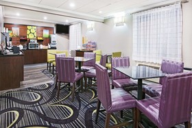 La Quinta Inn & Suites by Wyndham Houston Baytown East