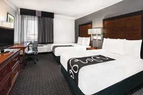 La Quinta Inn & Suites by Wyndham Houston Baytown East