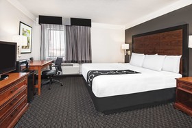 La Quinta Inn & Suites by Wyndham Houston Baytown East
