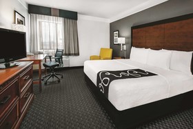La Quinta Inn & Suites by Wyndham Houston Baytown East