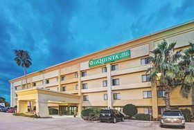 La Quinta Inn & Suites by Wyndham Houston Baytown East