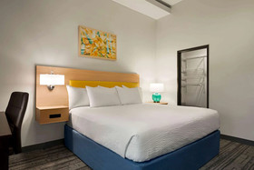 Days Inn & Suites by Wyndham Beaumont West / I-10 & Walden