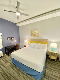 Days Inn & Suites by Wyndham Beaumont West / I-10 & Walden