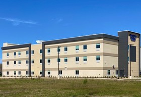Days Inn & Suites by Wyndham Beaumont West / I-10 & Walden