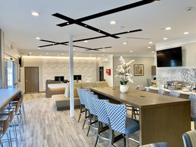 Days Inn & Suites by Wyndham Beaumont West / I-10 & Walden