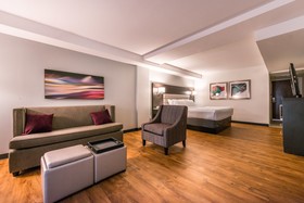 Holiday Inn Beaumont-Plaza I-10 & Walden