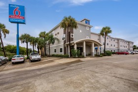 OYO Townhouse Beaumont Medical Center Area
