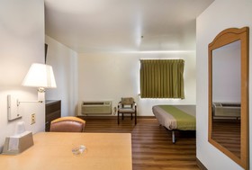 OYO Townhouse Beaumont Medical Center Area