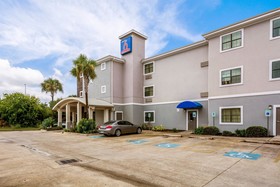 OYO Townhouse Beaumont Medical Center Area