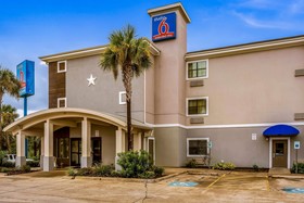 OYO Townhouse Beaumont Medical Center Area