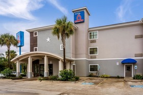 OYO Townhouse Beaumont Medical Center Area