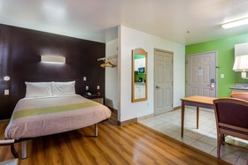 OYO Townhouse Beaumont Medical Center Area