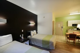 OYO Townhouse Beaumont Medical Center Area