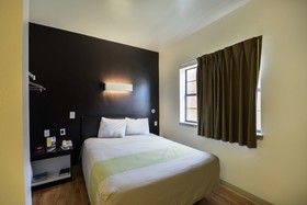 OYO Townhouse Beaumont Medical Center Area