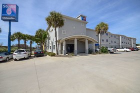 OYO Townhouse Beaumont Medical Center Area