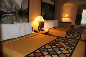 Super 8 by Wyndham Beaumont