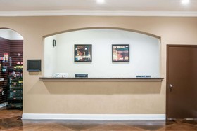 Super 8 by Wyndham Beaumont