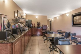 Super 8 by Wyndham Beaumont