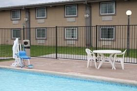 Super 8 by Wyndham Beaumont