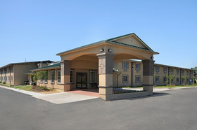 Super 8 by Wyndham Beaumont