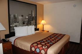 Super 8 by Wyndham Beaumont