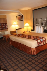 Super 8 by Wyndham Beaumont